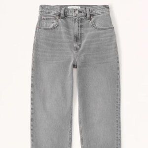 NWT Abercrombie Ultra High Rise 90s Straight Jean